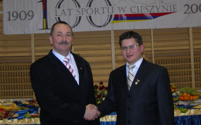 Jubileusz 100 lecia sportu w Cieszynie (20.12.09). Z burmistrzem Miasta Cieszyna Bogdanem Ficek.